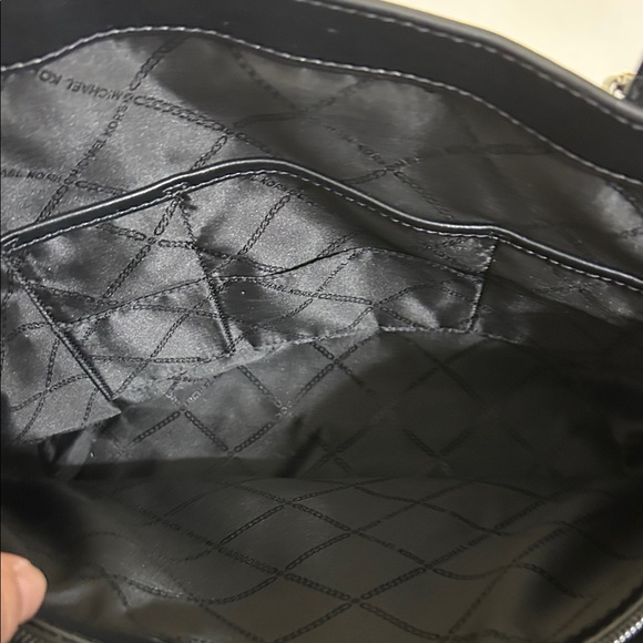 Michael Kors Voyager East/West Tote Bag - Picture 12 of 16